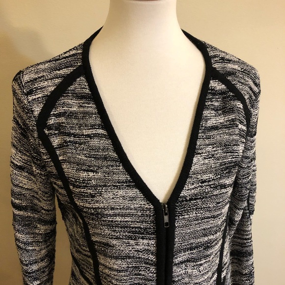 Curio New York Size Medium Classy Chic Sweater - Picture 3 of 10